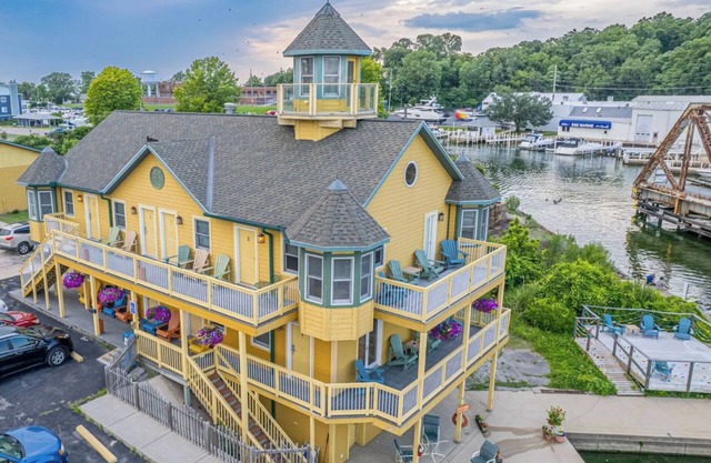 A Suite Place .5 mi from Beach