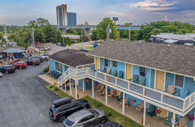 A Suite Place .5 mi from Beach