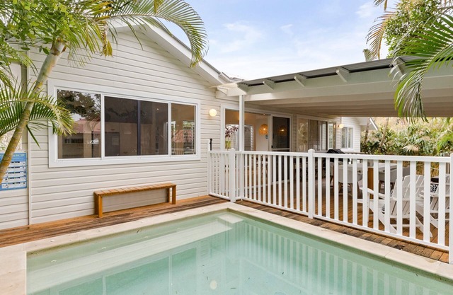 A Summer Cottage - central Byron escape w. pool