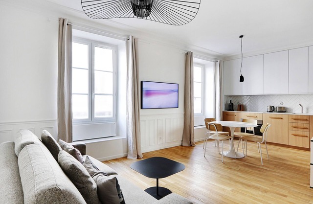 A Trendy 1-BR Apartment in Oberkampf
