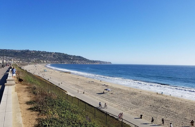 #A Updated 2 bed, 1 block to Beach, Esplanade, Riviera Village shopping!