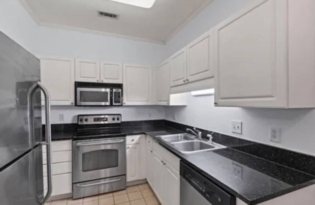 A wave from it all < 1 mile to the beach!