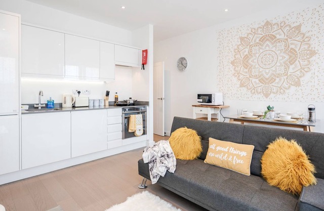 A wonderfully furnished one bedroomed apartment, ideal for using as a base to explore St Albans.