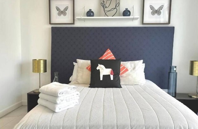 A1912-B Awesome Downtown Doral