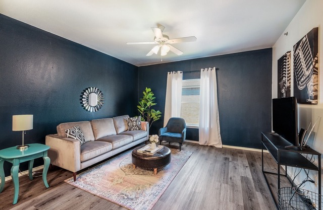 AA3 10% OFF Updated 2BR Apt Near Medical Center Fast WiFi With Parking