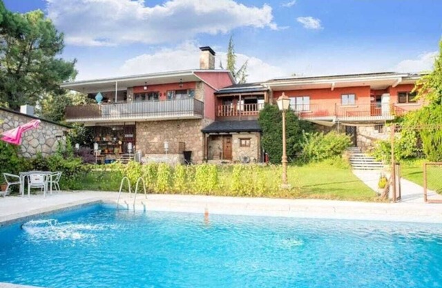 Abantos-the house in Galapagar. Apartment with direct access to the pool and lawn
