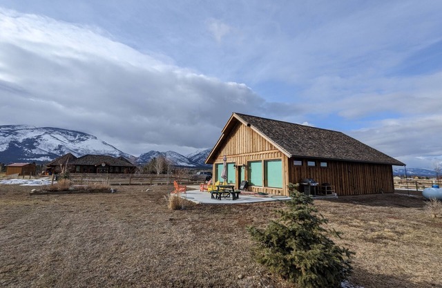 ABC acres' Range View Cabin - Agritourism & Adventure in MT's Bitterroot Valley!