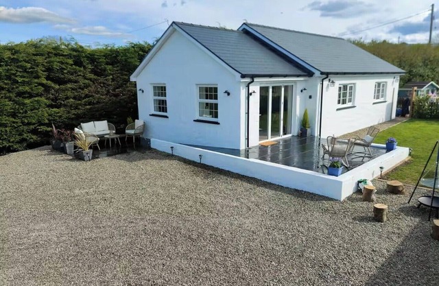 Aberporth 2-Bed Cottage , Sleeps 4 & Pet Friendly