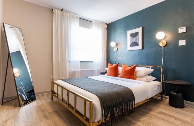 Abode Downtown Louisville - 4th St Live