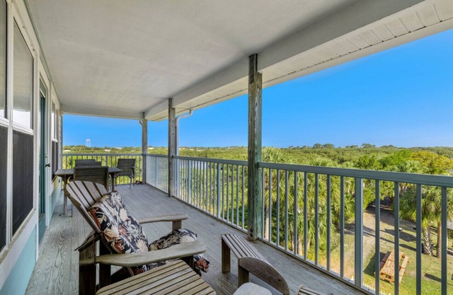 Above the Rest B301: A spacious penthouse with water views