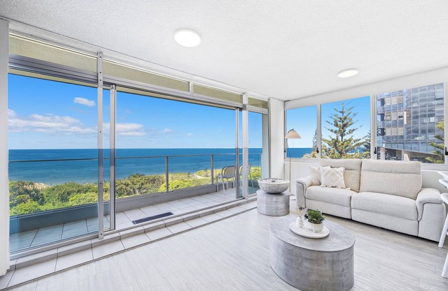 Absolute Beach Front on Main Beach