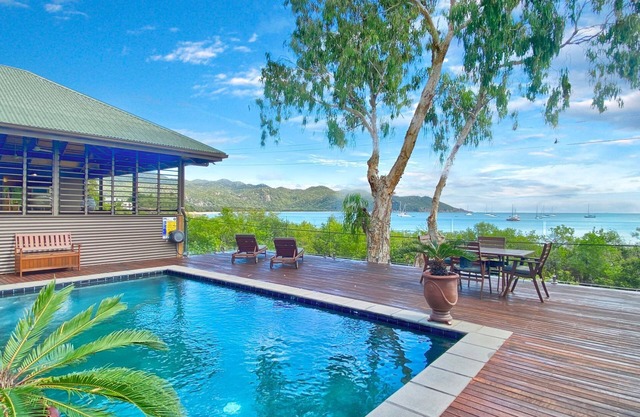 Absolute Beachfront and Pool House