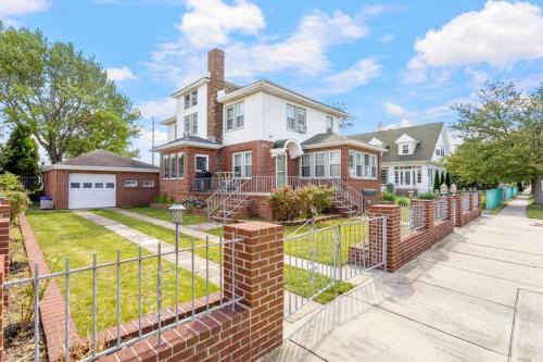 AC 6BR 2BA Quiet Retreat Central Location