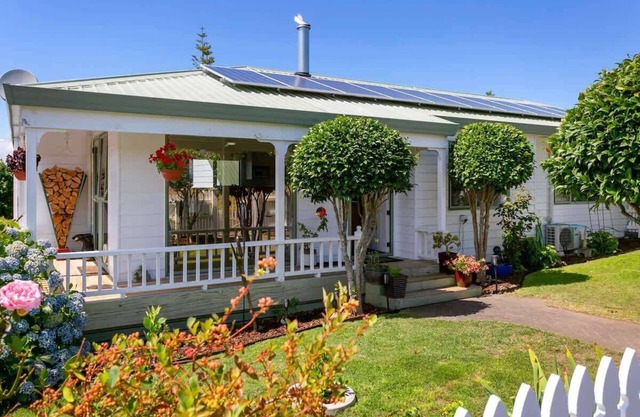 Acacia Retreat with Taupo Views