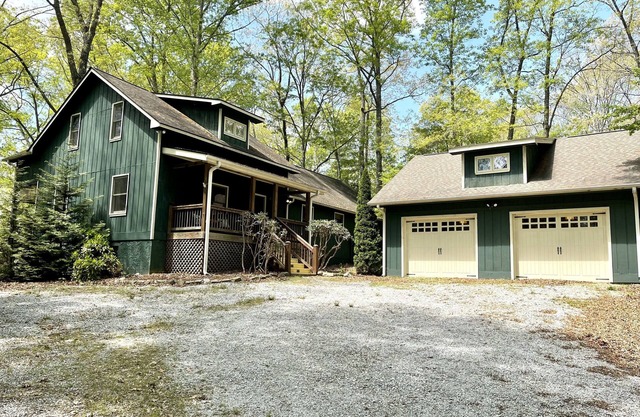 Access to Lake Burton, jacuzzi, pet friendly, 5 min to LaPrade’s marina