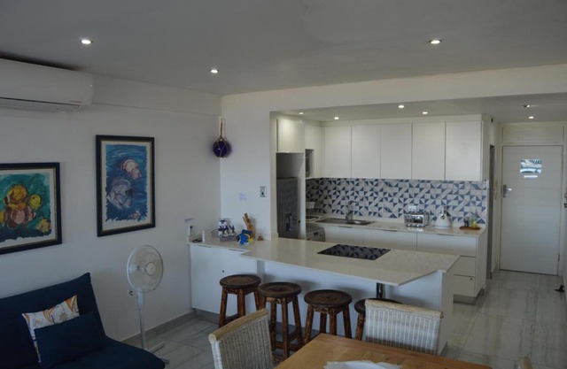 Accommodation Front - Luxurious 2 Sleeper Overlooking the Beachfront