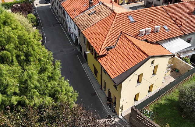 Accommodation located 26 km from Milan, 9.9 km from Como and 15 km from Switzerland.