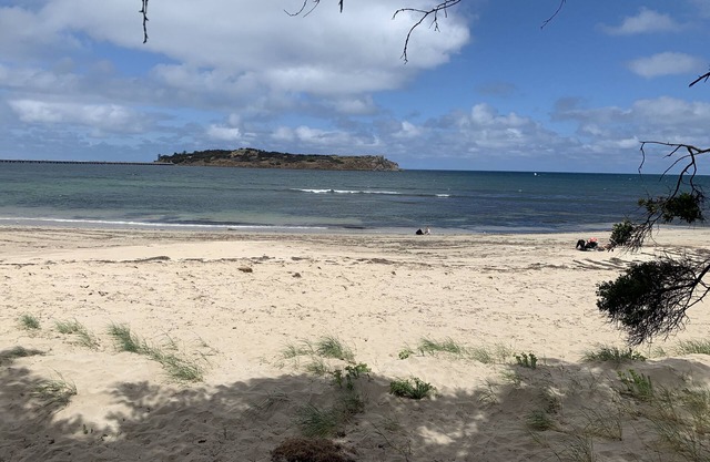 Accommodation Victor Harbour. 1/30 Esplanade Victor Harbor