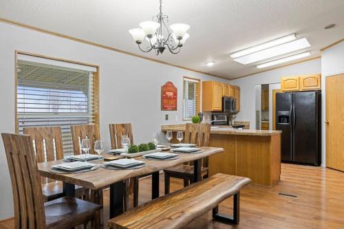 Acres of Private & Spacious Country Escape!