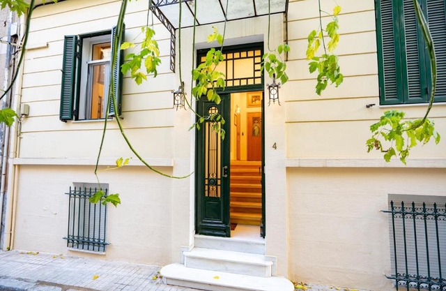 Acropolis metro st 3 bedrms 6 pers maisonette by MPS