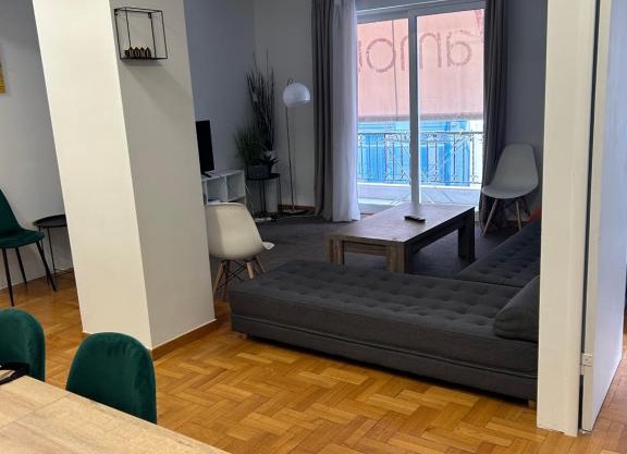 Acropolis View and Walking Distance 4 bd Flat