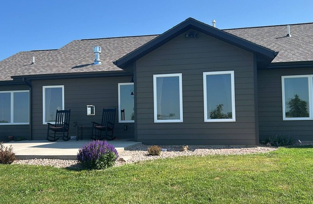 ADA friendly beautiful 9 acre country home only 7 minutes from Sturgis.