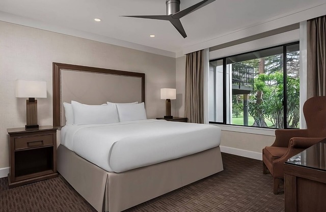 Add This To Your Vacation Stop! Pool & Golf Course, Near Garfield Park!