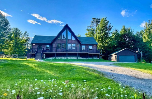 Adirondack Alpine Cabin with Hot Tub, Near Whiteface, Lake Placid, Game Rm, Fenced Yard, Views
