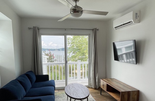 Adorable 1 BR with private entrance and gorgeous water views!