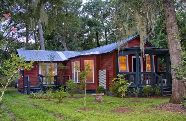 Adorable 2 Bed, 2 Bath Cottage in Historic Beaufortn30 Day Minimum Stay