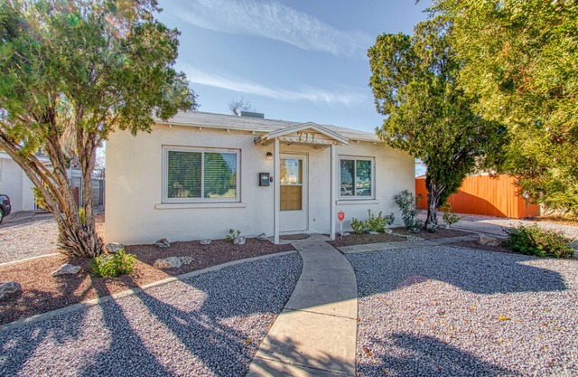 Adorable 2 BR at the heart of town!