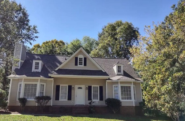 Adorable Cape Cod in Harbison