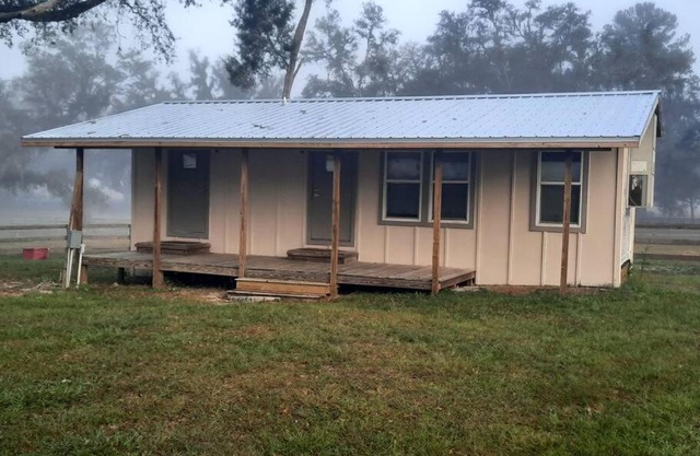 Adorable Cottage on farm- 10 mins to WEC