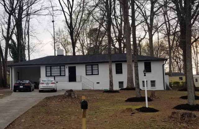 Adorable home in Simpsonville close to 85