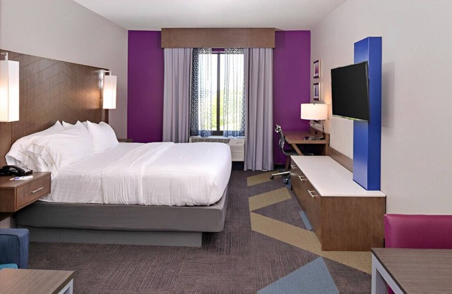 Adorable King Suite! Indoor Pool, Gym