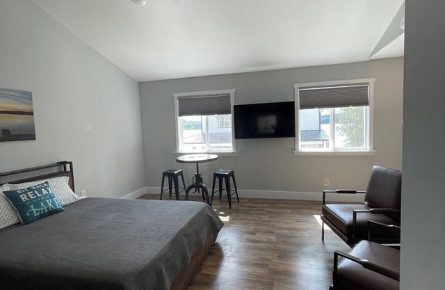 Adorable Lake front studio apartment