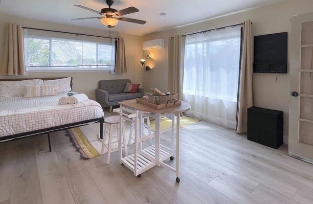 Adorable Private Guesthouse/Studio free parking