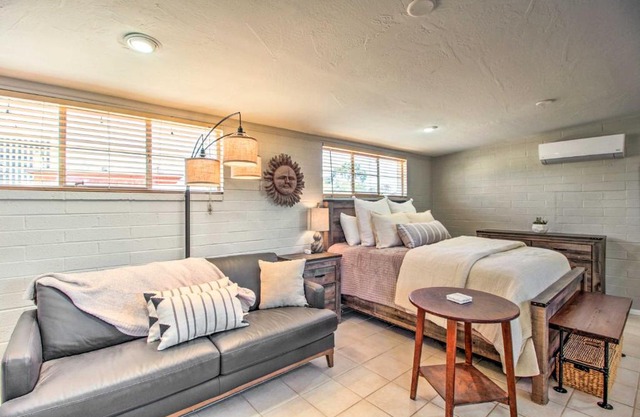 Adorable Tucson Studio with Gas Grill and WiFi!