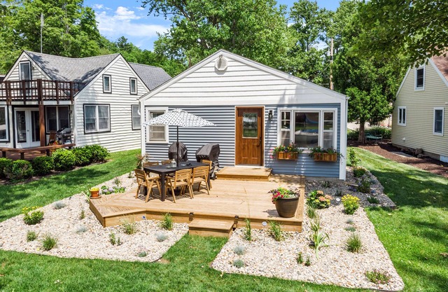 Adorable Wawasee Cottage in Oakwood Park