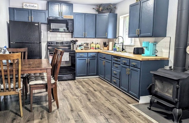 Adventure Awaits: Newly Renovated Cabin Just Minutes Away from Outdoor Fun