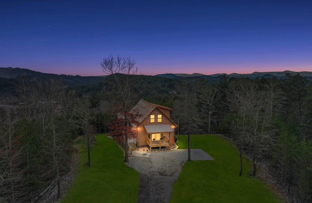 Adventure & Relaxation:Rafting, Hiking & S’mores!