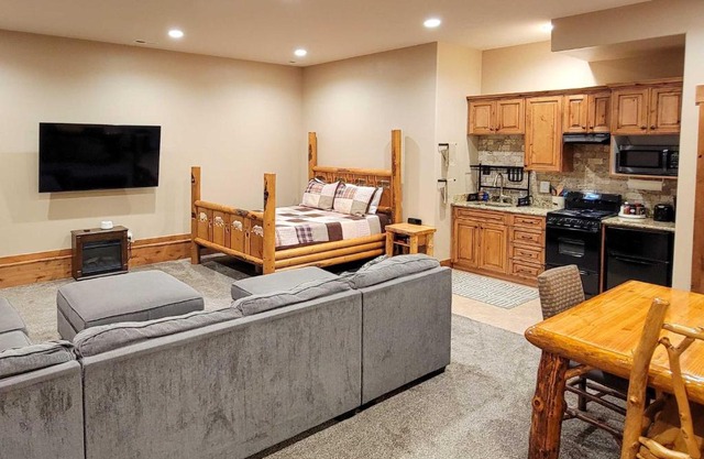 Adventurers Studio about 20 Mi to West Yellowstone!