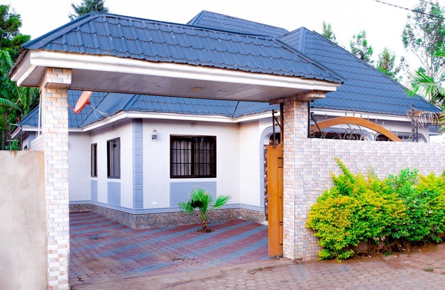 Advocate Yoyo and Gogo homestay Two