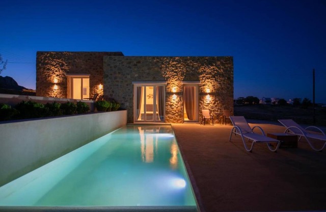 Adyton Luxury Suites, Mykonos Poolside Luxury