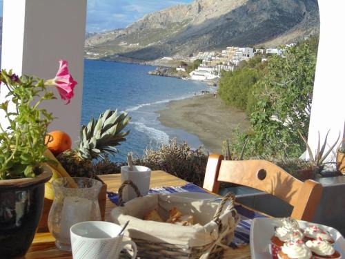Aegean Villa-On beach apartment! Ideal choice!