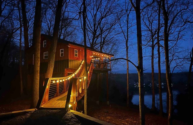 Aerial Joy Treehouse(Lake Malone)