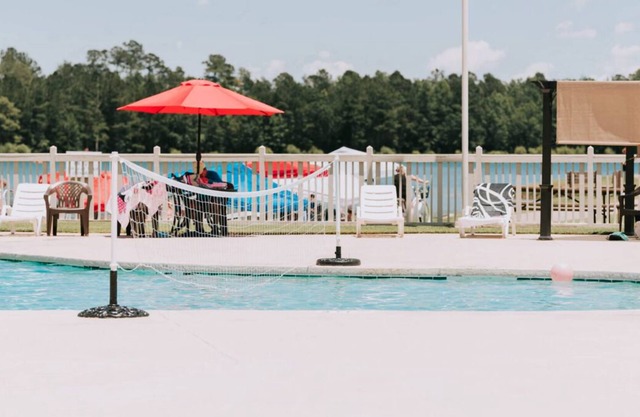 Affordability Meets Comfort! Parking, Pets Allowed Near Alligator Adventure-