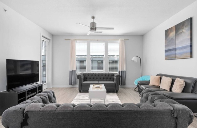 Affordable 2-Bedroom Fishers *Pool View*