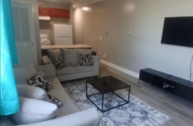 Affordable Duplex/4 Beds with 2 bath