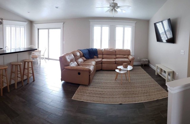 Affordable Gathering Place-90 minutes to Yellowstone